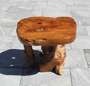 kleiner Holztisch aus massivem Teakholz, Beistelltisch klein aus massivem Teak- oder Wurzelholz (50–90 cm, 6–9 cm starke Vollholzplatte), naturbelassenes Unikat im rustikal-modernen Vintage-Stil für Balkon, Garten, Wohnzimmer oder Lounge in der Schweiz`