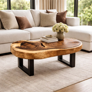 Baumscheiben-Couchtisch aus massiver Akazie (110 x 70 x 43 cm, ca. 8 cm starke Platte) in organischer Nierenform mit echter Baumkante, naturbelassenes Massivholz-Unikat für Kaffee-Ecke, Wohnzimmer, Loft oder Chalet-Lounge in der Schweiz