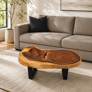aumscheiben-Couchtisch aus massiver Akazie (110 x 70 x 43 cm, ca. 8 cm starke Platte) in organischer Nierenform mit echter Baumkante, naturbelassenes Massivholz-Unikat für Kaffee-Ecke, Wohnzimmer, Loft oder Chalet-Lounge in der Schweiz