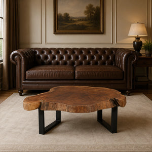 Baumscheiben-Couchtisch aus Akazie in Naturform (118 × 108 × 43 cm, 9 cm starke Platte) mit echter Baumkante und Metallgestell, massives Naturholz-Unikat für Wohnzimmer, Lounge oder Wintergarten in stilvollen Schweizer Wohnräumen