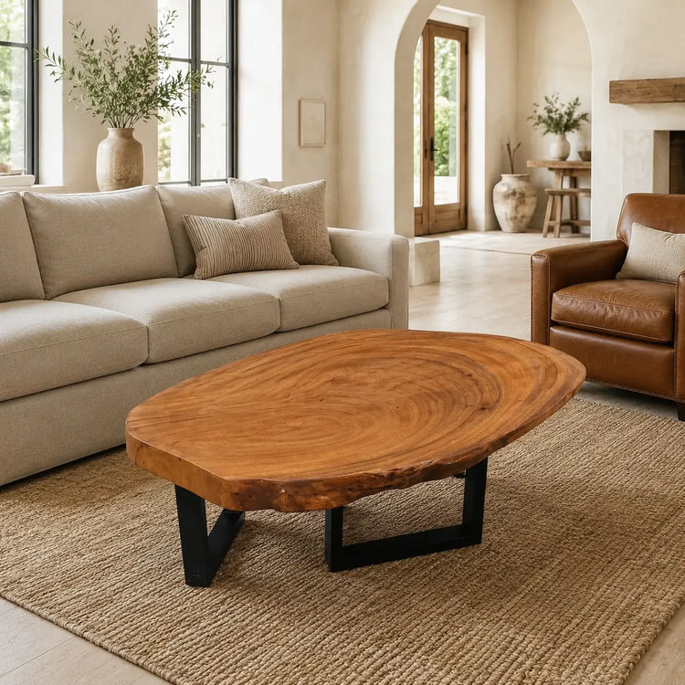 Holzstamm-Tisch aus massiver Akazien-Baumscheibe (114 x 87 x 43 cm, 8 cm starke Platte) in Wassertropfen-Form mit echter Baumkante und sichtbaren Jahresringen, organischer Naturholz-Couchtisch für Wohnzimmer, Loft, Wintergarten oder Empfang in der Schweiz