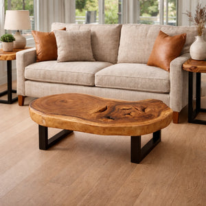 Ovaler Baumstamm-Couchtisch aus Akazie-Baumscheibe (Suarholz, 110 x 75 x 43 cm, 8 cm starke Platte) mit Naturkante, Massivholz-Unikat für Wohnzimmer, Lounge oder Wintergarten in der Schweiz