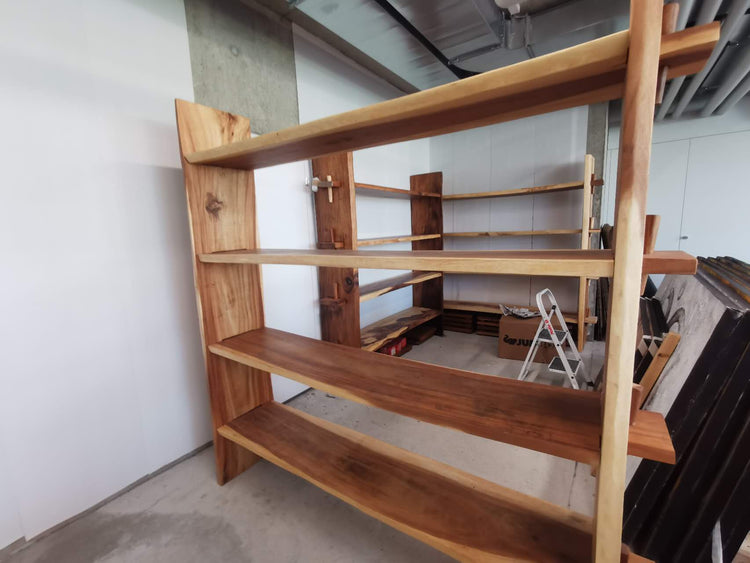 Baumstamm Regal aus Holz – Großes, Hohes Teak Naturholz Regal zum Kauf 200