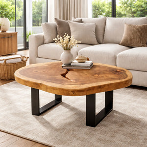 Heller Baumstamm-Couchtisch aus massiver Akazien-Baumscheibe (85 x 70 x 43 cm, ca. 8 cm starke Platte) mit ovaler Naturform und sichtbarem Natur-Riss, leichter Naturholz-Unikat-Tisch für Wohnzimmer, Balkon oder Terrasse in der Schweiz