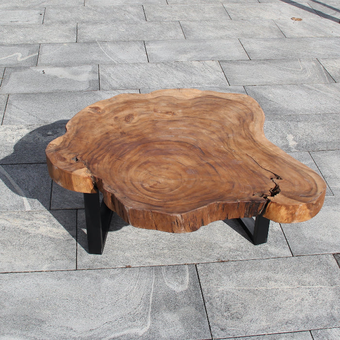 Couchtisch Akazie – Baumscheibe 110×100 cm, 9 cm stark, Baumkante, Unikat (rundlich-organisch)