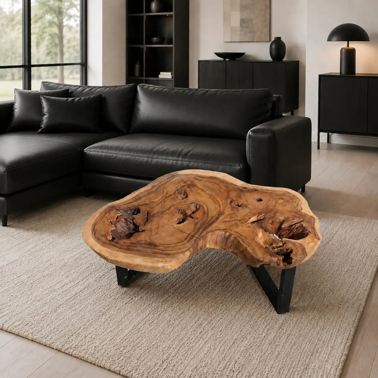 Couchtisch aus Akazien-Baumscheibe (96 × 93 × 43 cm, 8 cm starke Platte) mit organischer Nierenform, Live Edge und offenen Astlöchern, massives Naturholz-Unikat für skandinavische, asiatische oder moderne Wohnzimmer in der Schweiz