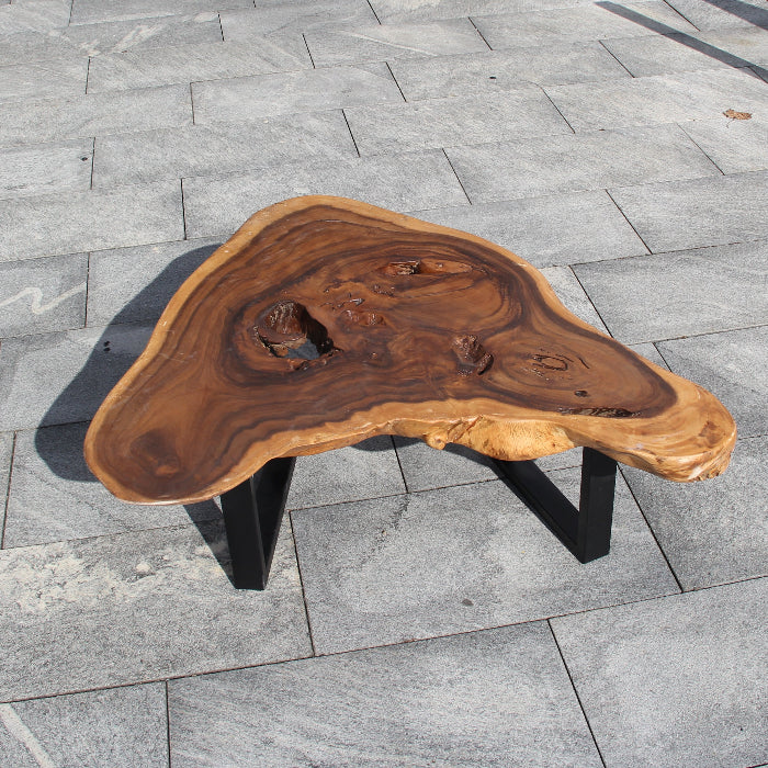 Couchtisch Baumkante Akazie 109×105×43 cm – Unikat aus einer Baumscheibe