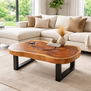 Dunkler Couchtisch aus Akazie-Baumscheibe (101 x 80 x 43 cm, 8 cm starke Platte) mit natürlicher Maserung, rustikal-elegantes Massivholz-Unikat für Wohn- und Kaffeetisch auf Holz- oder Marmorböden in der Schweiz