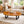 Charger l'image dans la galerie, Ovaler Holzstamm-Couchtisch aus massiver Akazien-Baumscheibe (114 x 67 x 43 cm, ca. 8 cm starke Platte) mit Baumkante und sichtbaren Jahresringen, Naturholz-Unikat als Wohnzimmertisch für L-Sofa, Lounge-Ecke oder offenen Wohn-/Essbereich in der Schweiz

