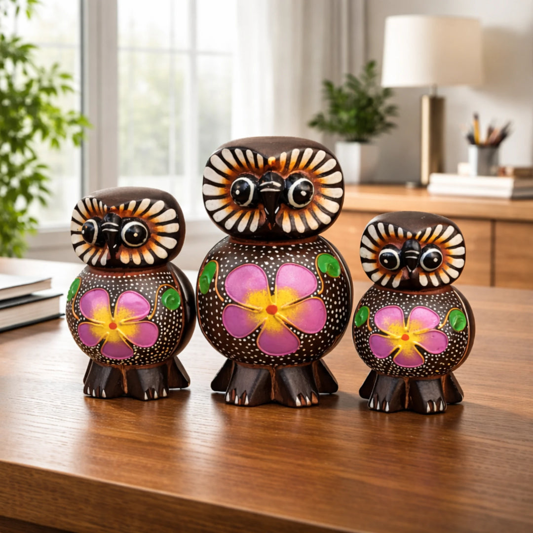 Eulen Deko Set Holz mit drei handgeschnitzten Eulenfiguren (10, 12 und 15 cm) aus massivem Holz, natürliche Tisch- und Wohnzimmerdeko für Sideboard, Regal oder Fensterbank.