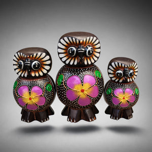 Eulen Deko Set Holz mit drei handgeschnitzten Eulenfiguren (10, 12 und 15 cm) aus massivem Holz, natürliche Tisch- und Wohnzimmerdeko für Sideboard, Regal oder Fensterbank.