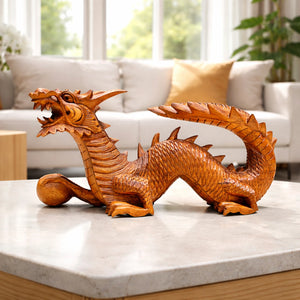 Drachen Deko aus massivem Akazienholz, handgeschnitzte Drachen Statue als Tischdeko für Wohnzimmer, Sideboard, Praxis oder Gaming-Ecke, Naturholz-Unikat aus dem Holz Deko Shop Schweiz
