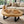 Charger l'image dans la galerie, Heller Baumkante-Couchtisch aus Akazie-Baumscheibe (Suarholz, ca. 92 x 75 x 43 cm, 8 cm stark), fast weißer Holztisch im asiatischen Stil für moderne Wohnzimmer, Massivholz-Unikat ab Lager Schaffhausen
