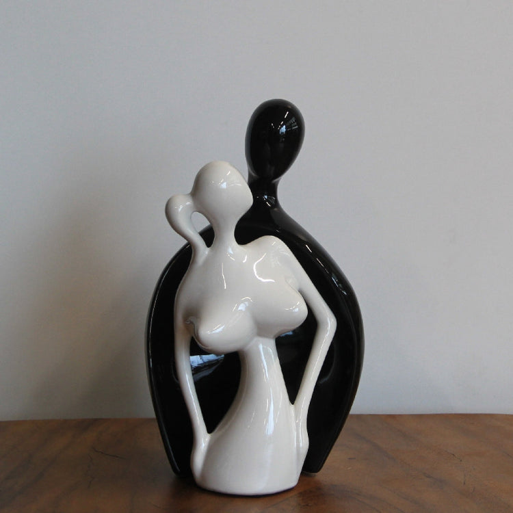 Hochzeitsgeschenk Keramik Figur – Liebevolles Paar aus Schwarz & Weiß