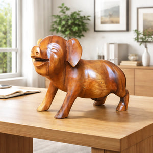 Holzschwein Tischdeko aus massivem Akazien- oder Teakholz, handgeschnitzte Schwein Statue als rustikale Deko für Esstisch, Sideboard oder Ladentheke in der Schweiz