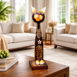 Katze Skulptur Holz 40 cm – handgeschnitzte Katze Deko aus massivem Holz, asiatisch inspirierte Katze Holzfigur als Tischdeko für Wohnzimmer, Büro oder Empfang, Unikat im Holz Deko Shop Schweiz.