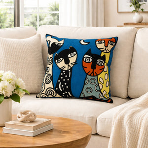 Strickkissenbezug 45x45 aus Kaschmir mit abstraktem Muster, hochwertiges Deko Kissen für Sofa, Bett und Wohnzimmer im skandinavischen, modernen oder asiatisch inspirierten Stil, weiches Kuschelkissen als Geschenkidee in der Schweiz.