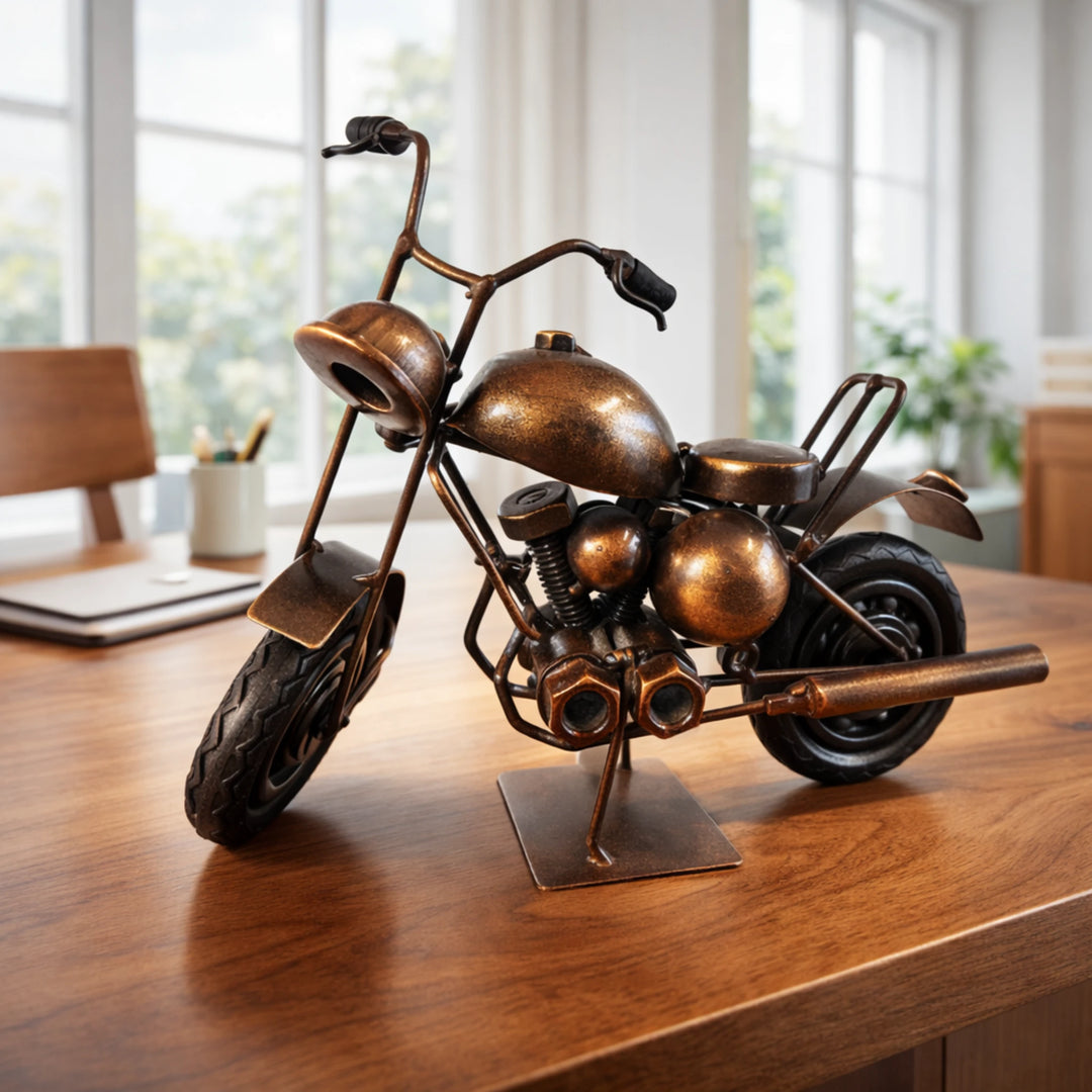 Metall-Motorrad als originelle Büro Deko für den Schreibtisch – perfekte Schreibtisch Deko und Geschenk für Motorradfans im Büro oder Homeoffice.