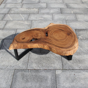 Naturholz Baumstamm-Tisch, Akazie massiv – Unikat 115×82×43 cm, 8 cm Platte