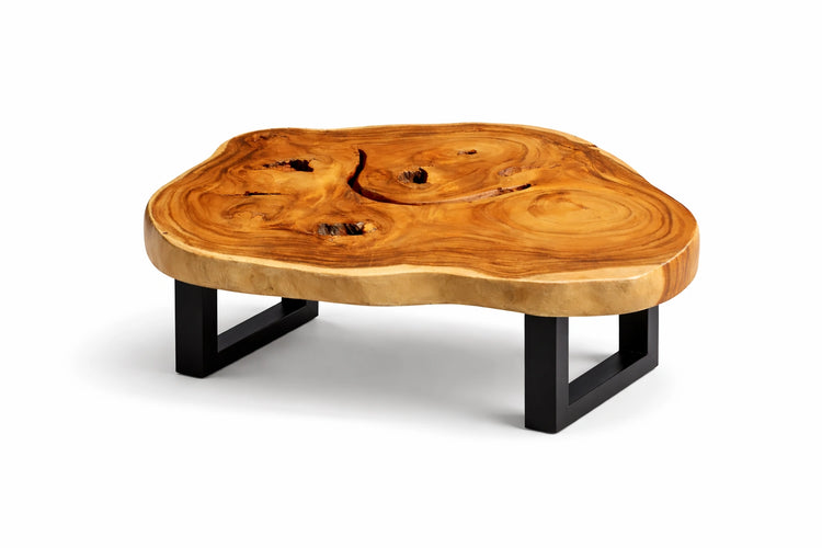 Quadratischer Couchtisch aus Akazie-Baumscheibe (Suarholz, 98 × 70 cm, 8 cm starke Platte) mit lebendiger Holzmaserung und Naturkante, Massivholz-Unikat für Sofalandschaft, Loft oder Design-Wohnzimmer in der Schweiz