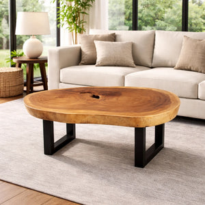 Salontisch aus massiver Akazien-Baumscheibe (114 x 67 x 43 cm, 8 cm starke Platte) mit organisch-ovaler Naturform, Baumkante, sichtbaren Jahresringen und Astloch, Naturholz-Unikat-Couchtisch für Wohnzimmer, Loft oder Chalet in der Schweiz