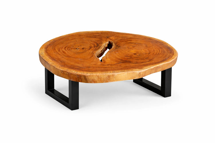 Ovaler Salontisch aus massiver Akazien-Baumscheibe (93 x 75 x 43 cm, 8 cm starke Platte) mit sichtbaren Jahresringen, Naturholz-Unikat im goldbraunen Baumstamm-Look für Wohnzimmer, Chalet oder Loft in der Schweiz`