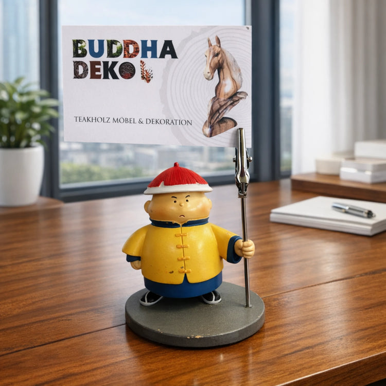 Originelle Büro Deko für den Schreibtisch: farbige Figur mit Metall-Kartenhalter für Notizen, Visitenkarten oder Tagesmotto – ideale Schreibtisch Deko und Geschenk fürs Büro oder Homeoffice.