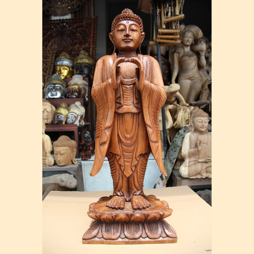 Stehende Buddha Holzfigur 80 cm aus massivem Akazienholz in Anjali Mudra, handgeschnitzte Buddha Statue als ruhiger Blickfang und asiatische Deko für Wohnzimmer, Eingangsbereich, Praxis, Yoga-Studio oder Garten in der Schweiz
