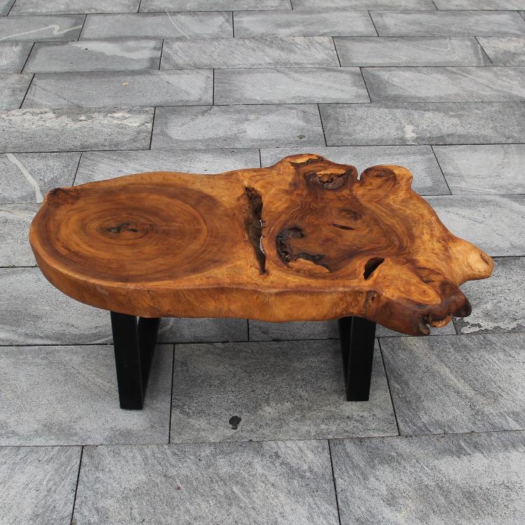 Tisch aus einem Baumscheibe, Couchtisch mit Holzstamm, Tisch Baumstamm