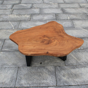 Unregelmäßige Baumkante, Couchtisch hell Holz, Groß Salontisch Vollholz