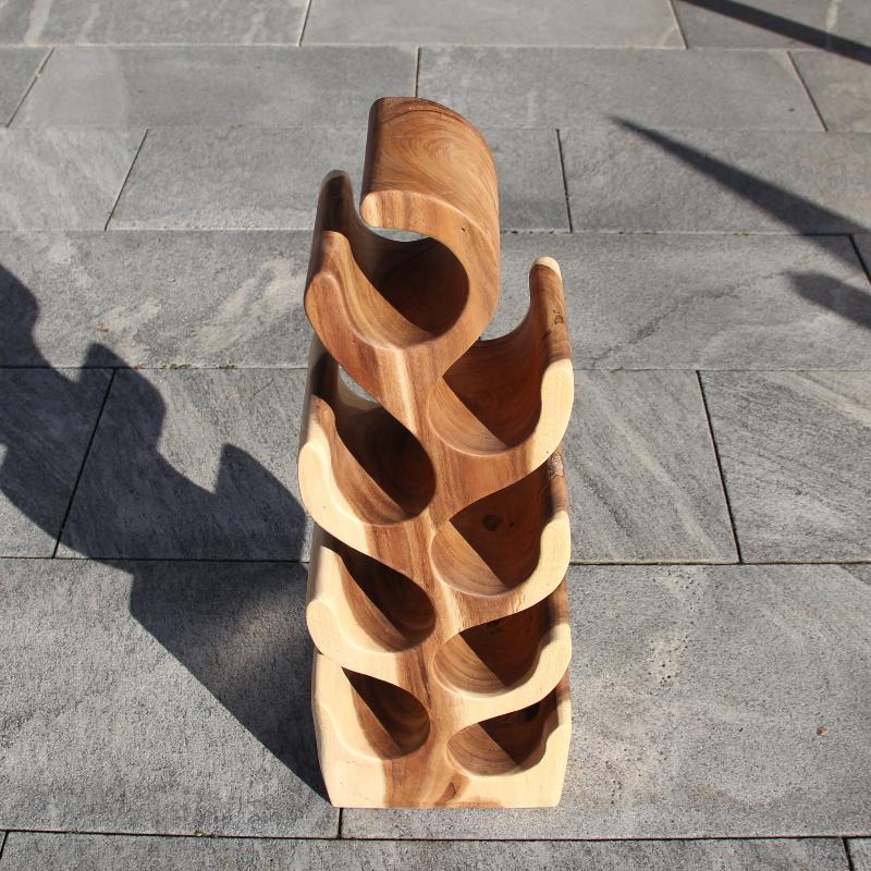 Weinregal aus massivem Akazienholz im skulpturalen Kaktus-Design (70 cm hoch, für 3–8 Flaschen), handgefertigter, naturbelassener Weinflaschenhalter als dekoratives Weinregal Holz für Wohnzimmer, Küche oder Hausbar in der Schweiz