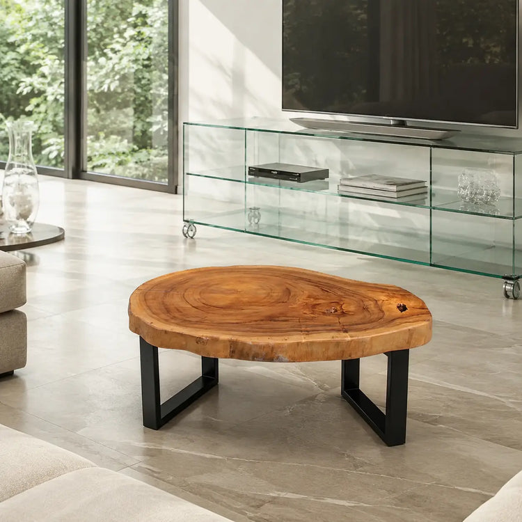 Kleiner Couchtisch aus heller Akazien-Baumscheibe (99 x 70 x 43 cm, 8 cm starke Platte) in organischer Nierenform, Massivholz-Unikat im skandinavischen Naturholz-Look für kleine Wohnzimmer und Leseecken in der Schweiz