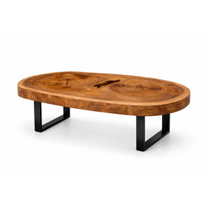 Ovaler Baumstamm-Couchtisch aus massiver Akazien-Baumscheibe (107 x 70 x 43 cm, 8 cm starke Platte) mit Naturkante und lebendigen Jahresringen, organisches Massivholz-Unikat als Wohnzimmertisch für Ecksofa, Wohnlandschaft oder Chalet in der Schweiz